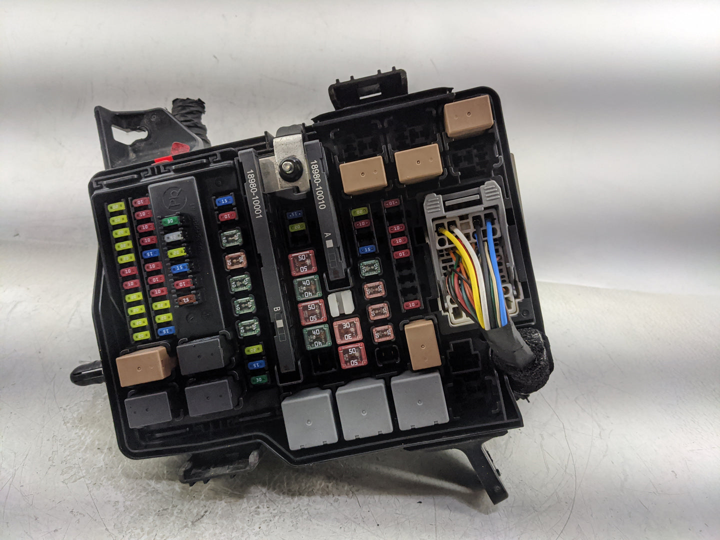 2020-2022 Hyundai Palisade Fusebox Fuse Box Panel Relay Module P/N:91956-S8021 Fits Fits 2020 2021 2022 OEM Used Auto Parts 