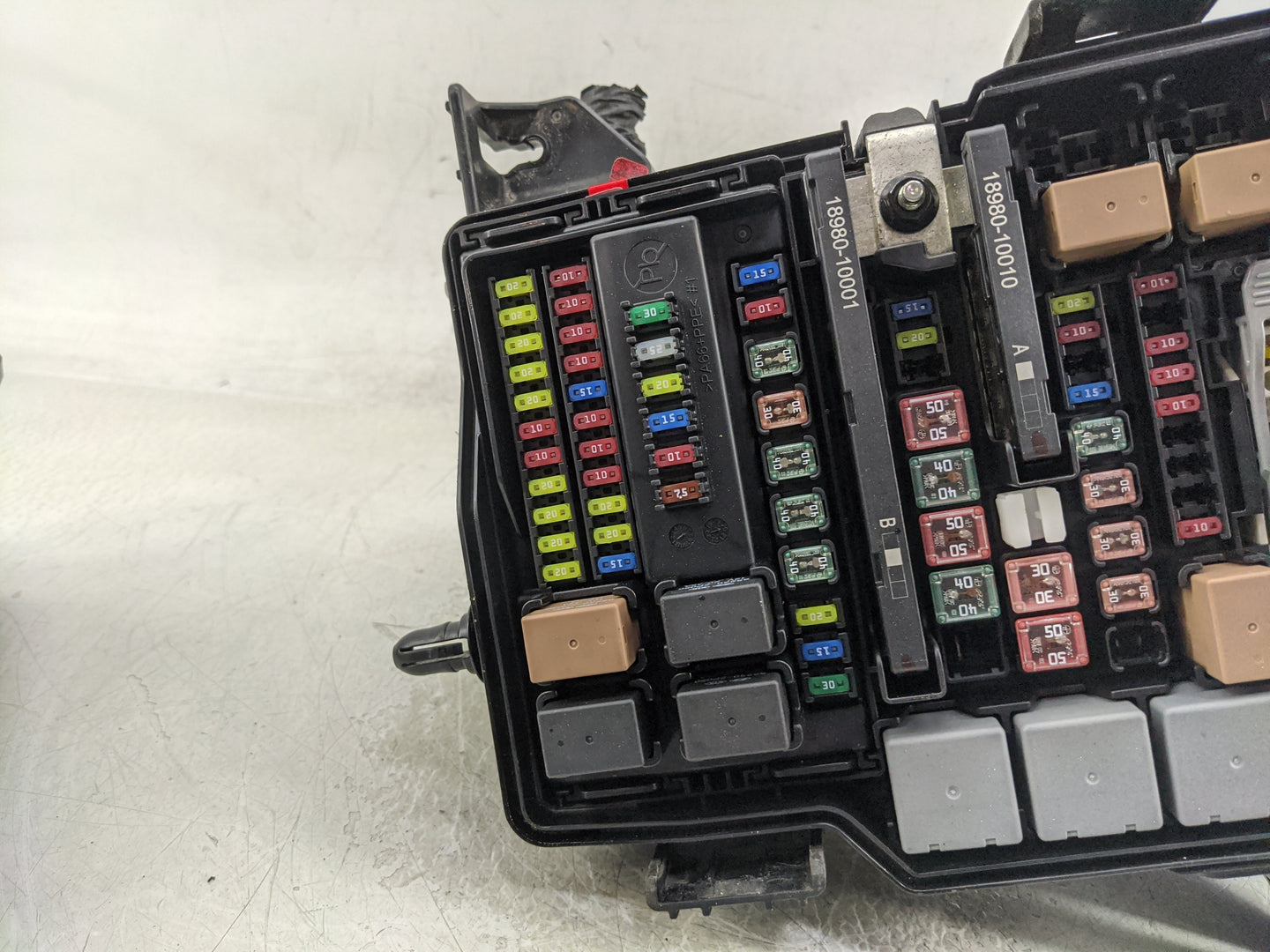2020-2022 Hyundai Palisade Fusebox Fuse Box Panel Relay Module P/N:91956-S8021 Fits Fits 2020 2021 2022 OEM Used Auto Parts 