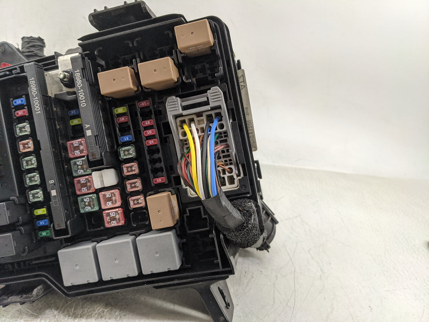 2020-2022 Hyundai Palisade Fusebox Fuse Box Panel Relay Module P/N:91956-S8021 Fits Fits 2020 2021 2022 OEM Used Auto Parts 