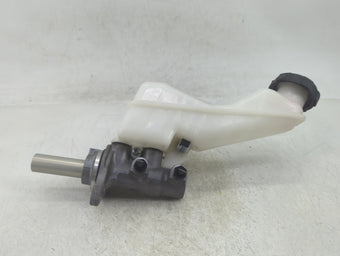 compare product 2021-2021 Hyundai Santa Fe Brake Master Cylinder 1383107