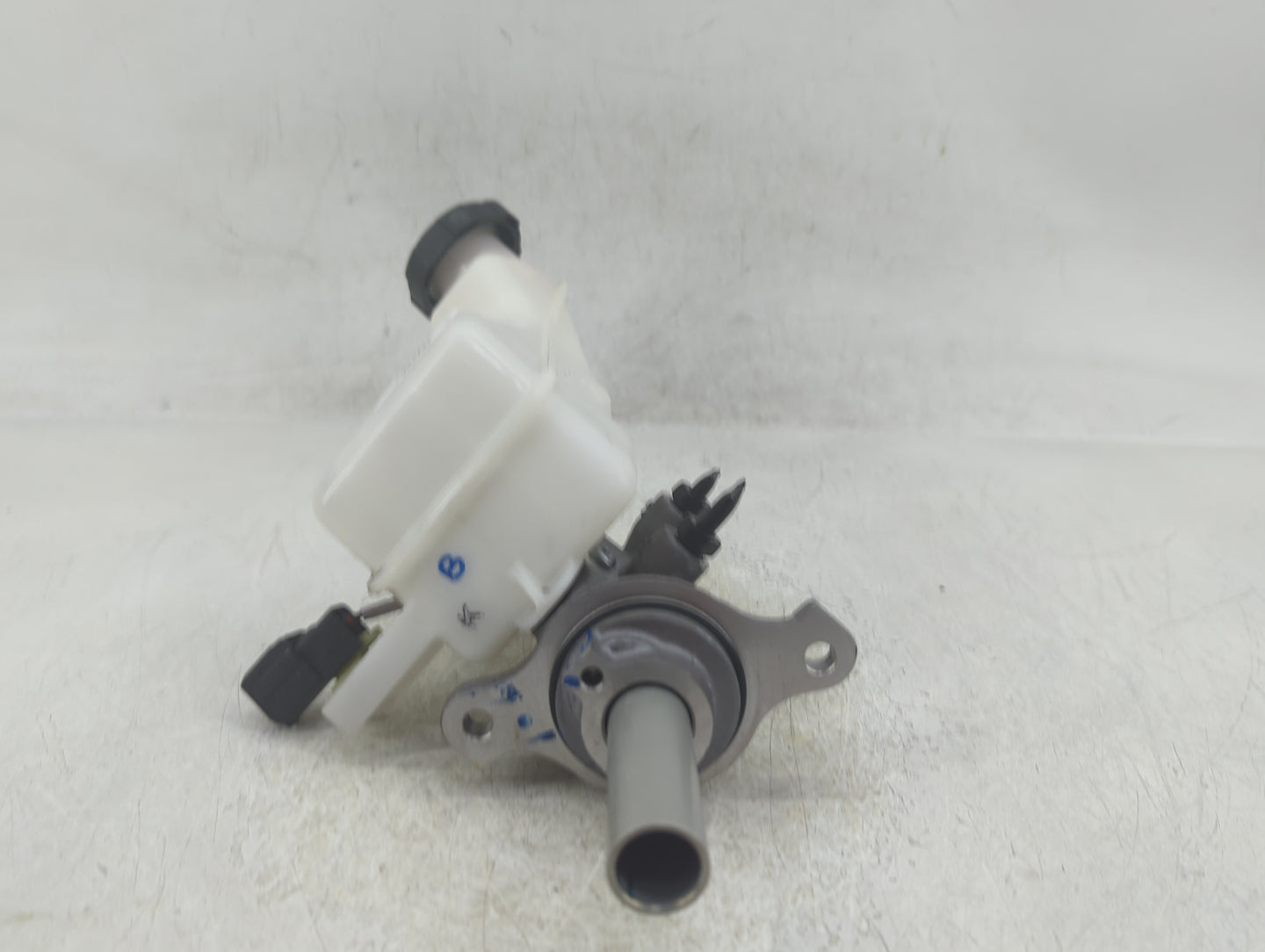 2021-2021 Hyundai Santa Fe Brake Master Cylinder - Oemusedautoparts1.com