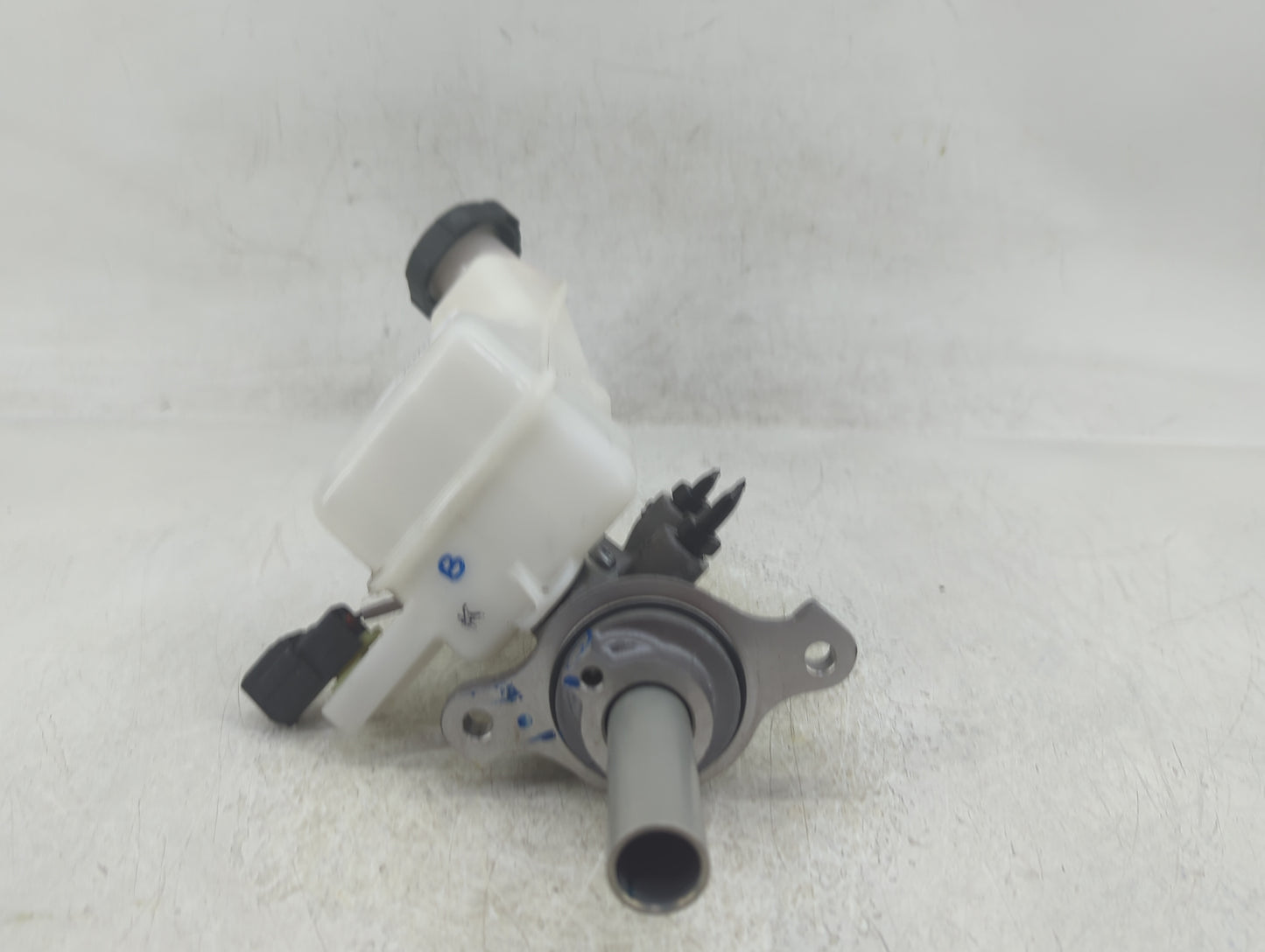 2021-2021 Hyundai Santa Fe Brake Master Cylinder - Oemusedautoparts1.com