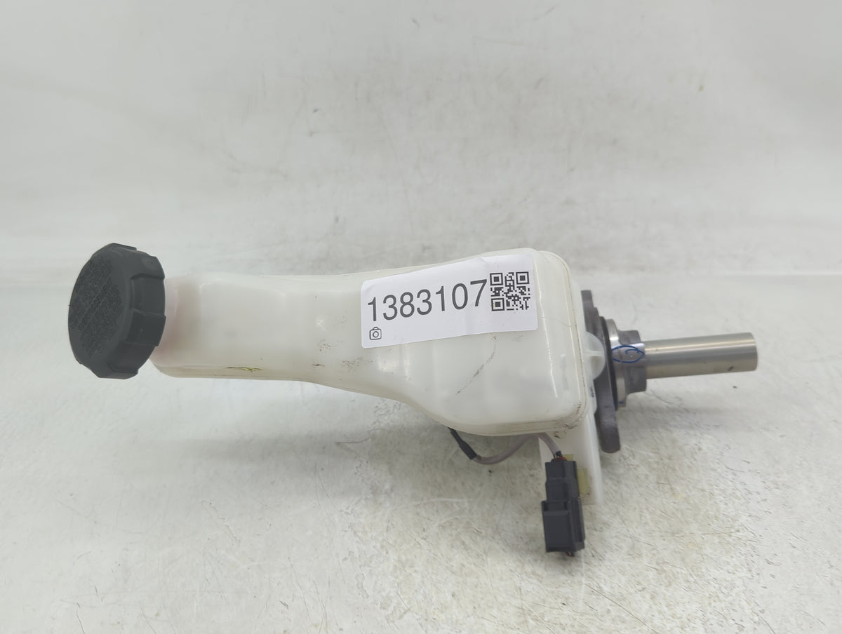 2021-2021 Hyundai Santa Fe Brake Master Cylinder 1383107 - Oemusedautoparts1.com