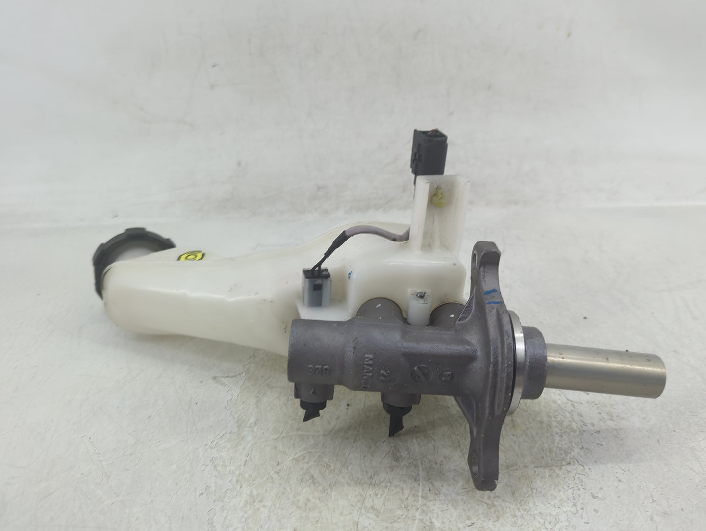 2021-2021 Hyundai Santa Fe Brake Master Cylinder 1383107 - Oemusedautoparts1.com
