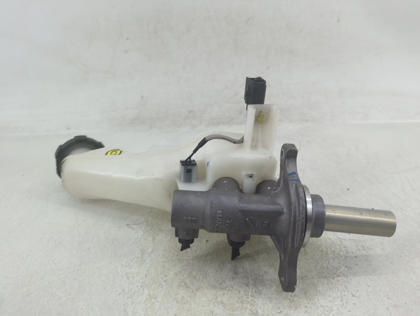 2021-2021 Hyundai Santa Fe Brake Master Cylinder 1383107 - Oemusedautoparts1.com