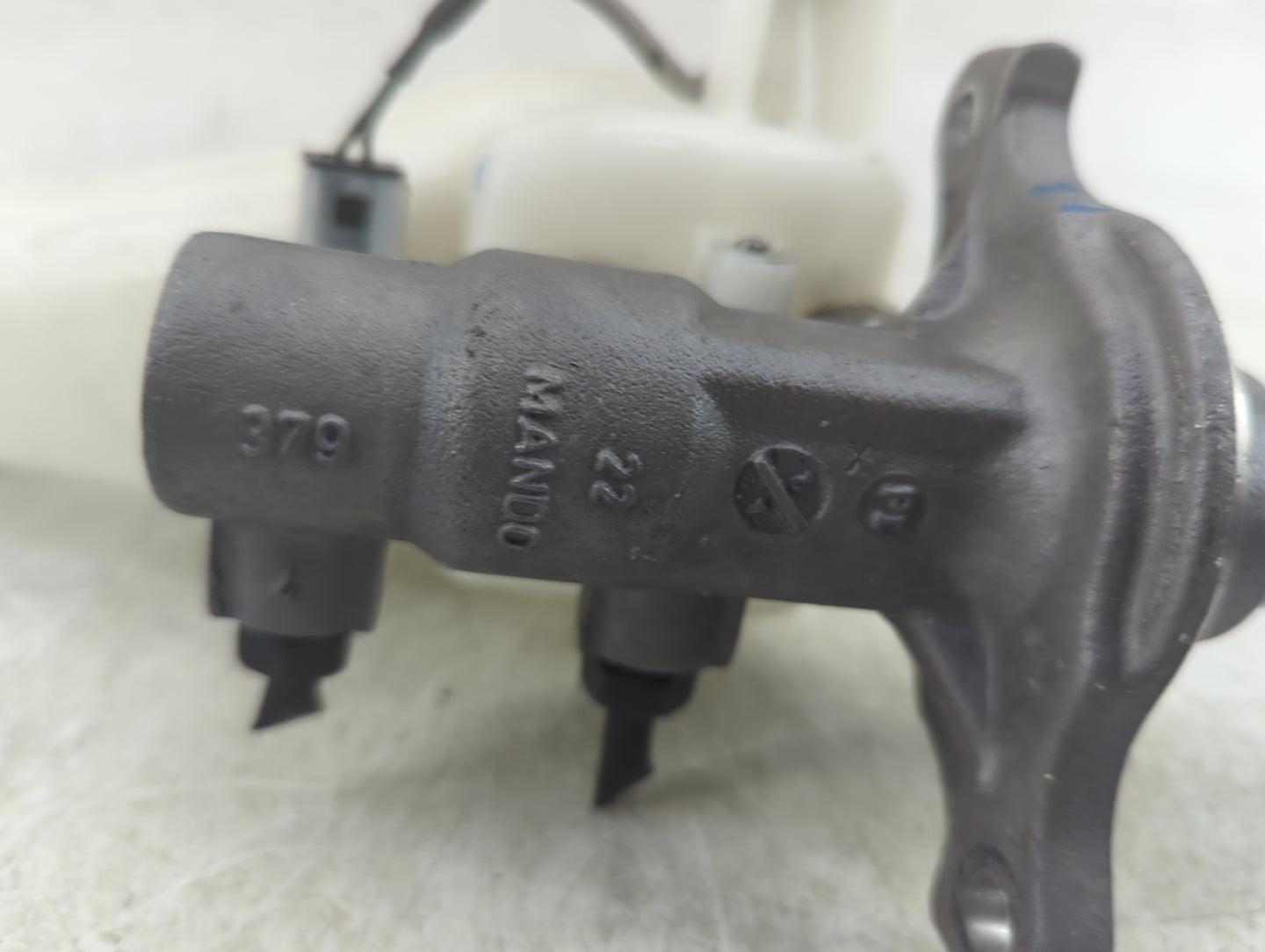 2021-2021 Hyundai Santa Fe Brake Master Cylinder 1383107 - Oemusedautoparts1.com