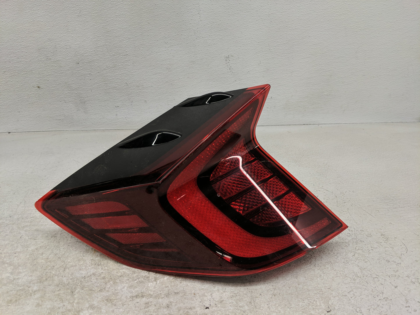 2020-2022 Hyundai Sonata Tail Light Assembly Driver Left OEM Fits Fits 2020 2021 2022 OEM Used Auto Parts - Oemusedautoparts