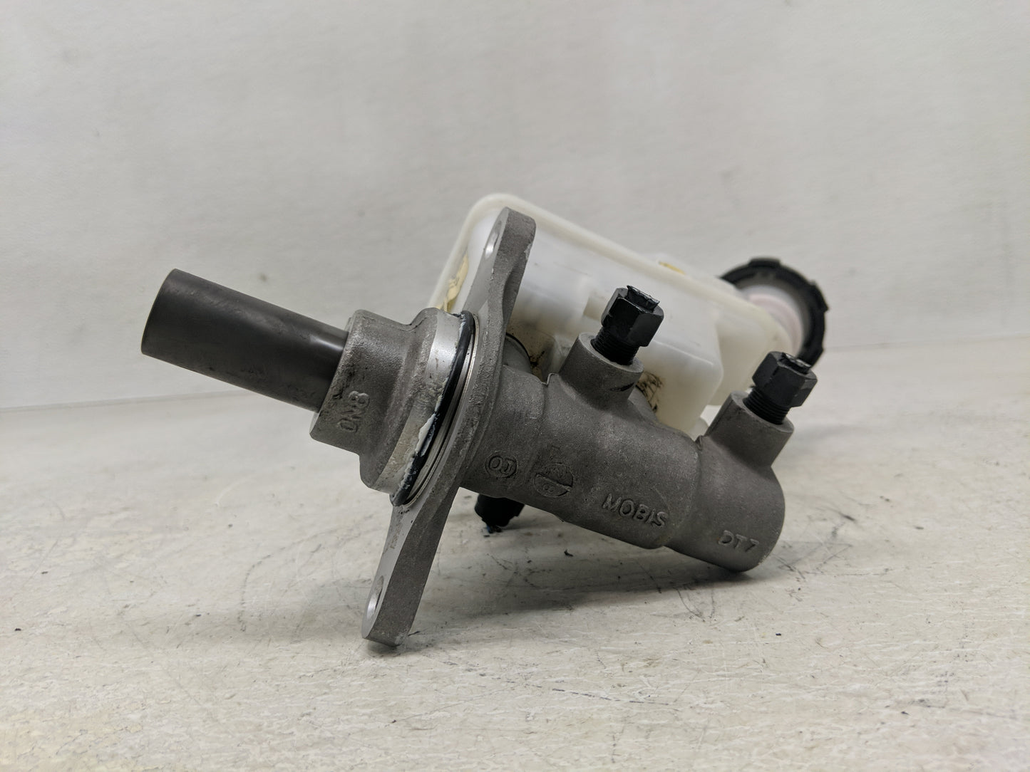 2020-2023 Hyundai Sonata Brake Master Cylinder - Oemusedautoparts1.com