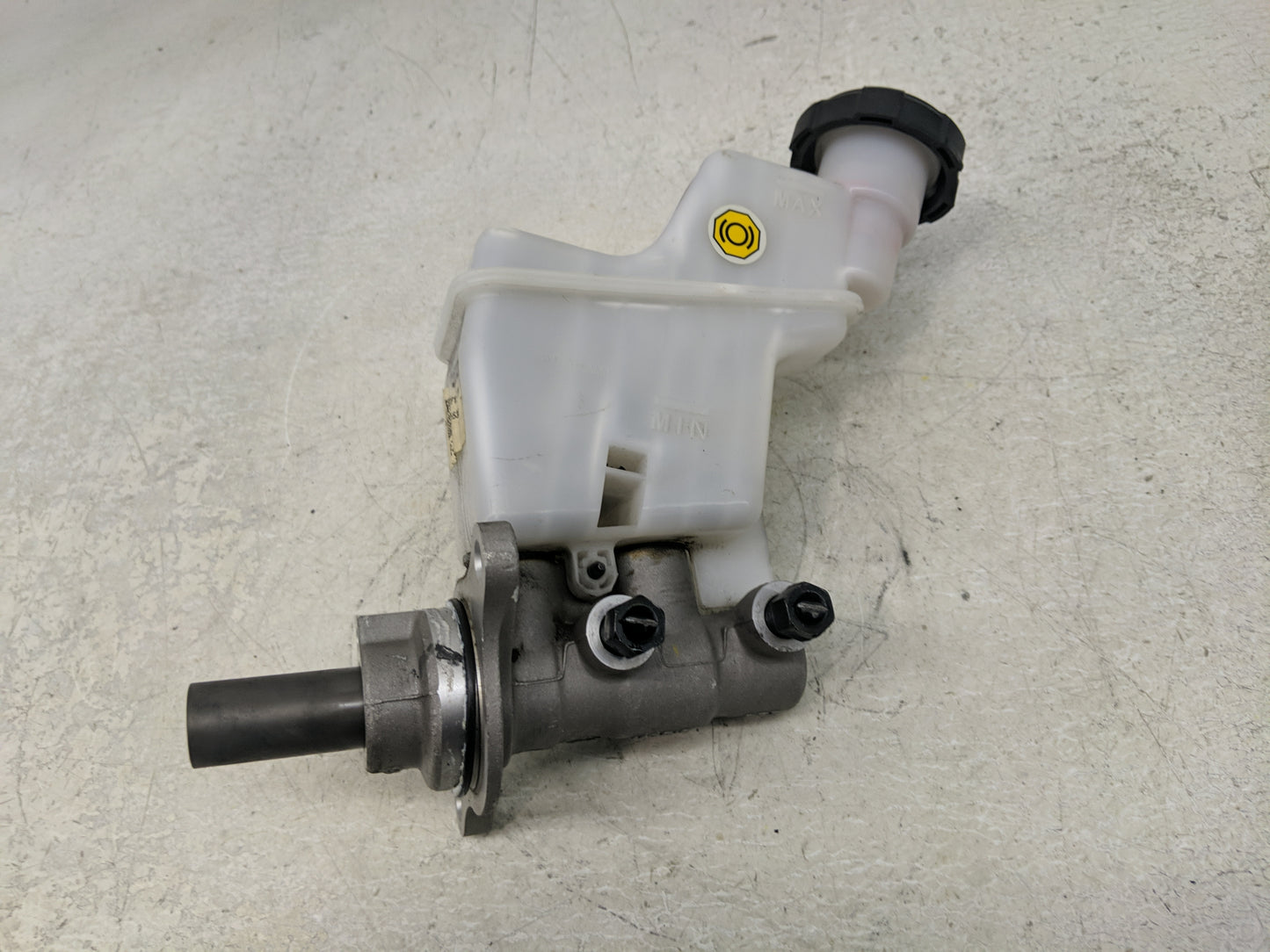 2020-2023 Hyundai Sonata Brake Master Cylinder - Oemusedautoparts1.com
