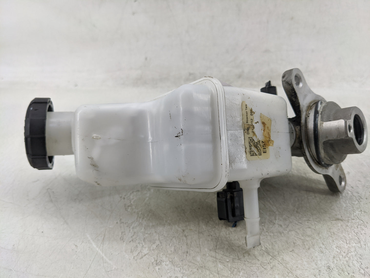 2020-2023 Hyundai Sonata Brake Master Cylinder - Oemusedautoparts1.com