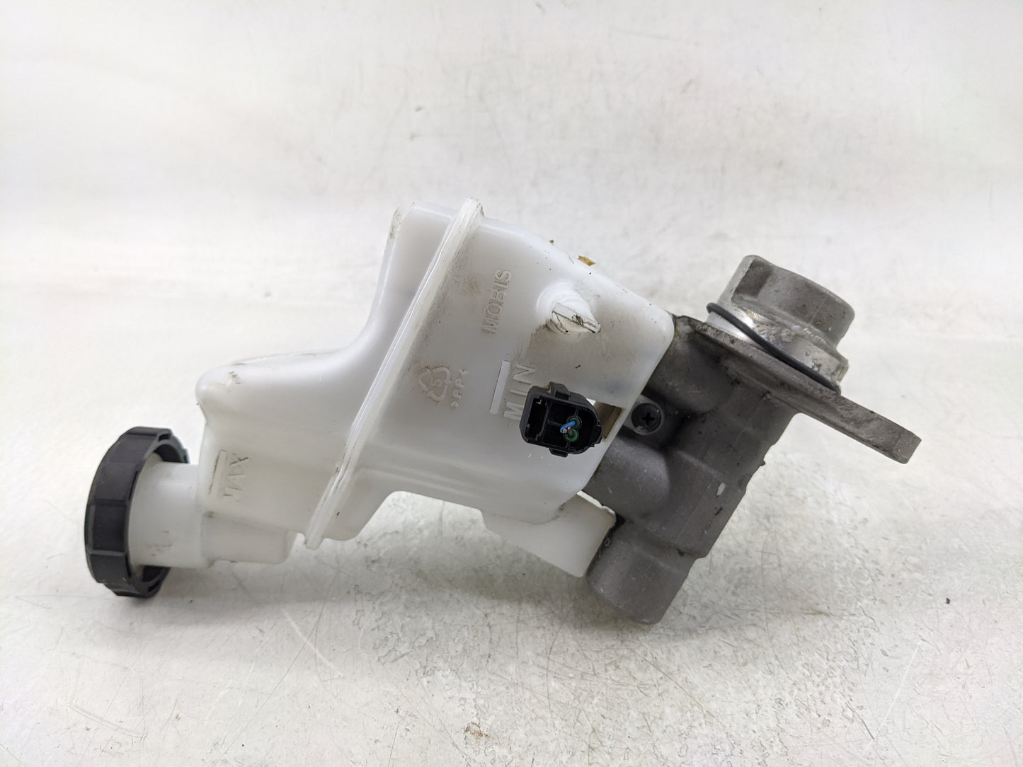 2020-2023 Hyundai Sonata Brake Master Cylinder - Oemusedautoparts1.com