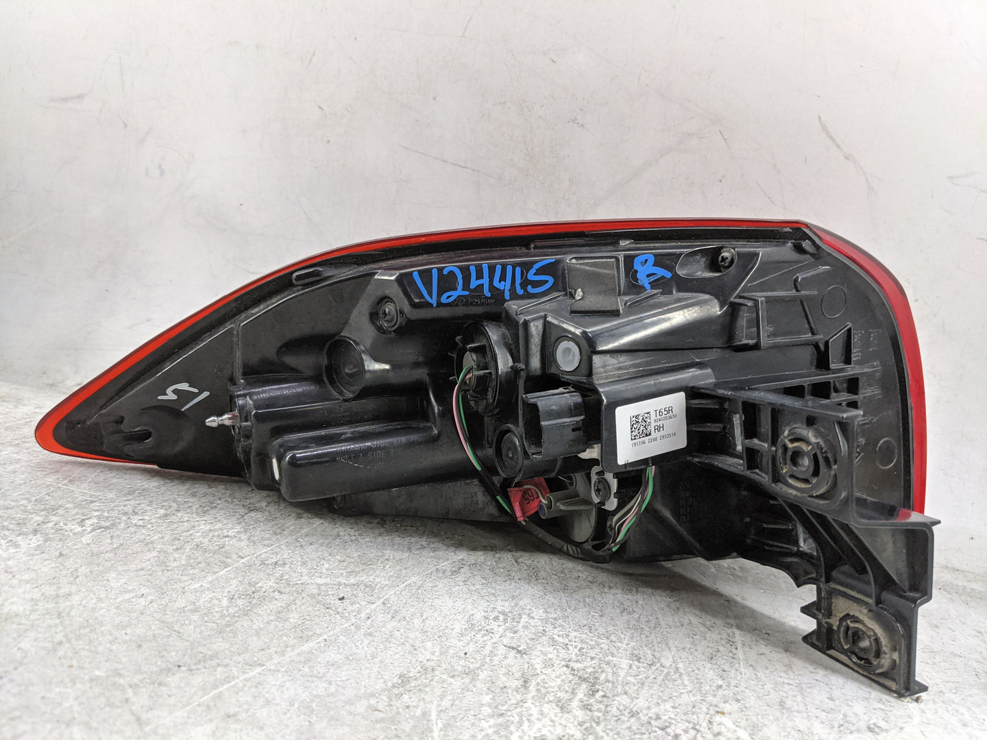 2019-2021 Hyundai Tucson Tail Light Assembly Passenger Right OEM P/N:92402D3650 Fits Fits 2019 2020 2021 OEM Used Auto Parts