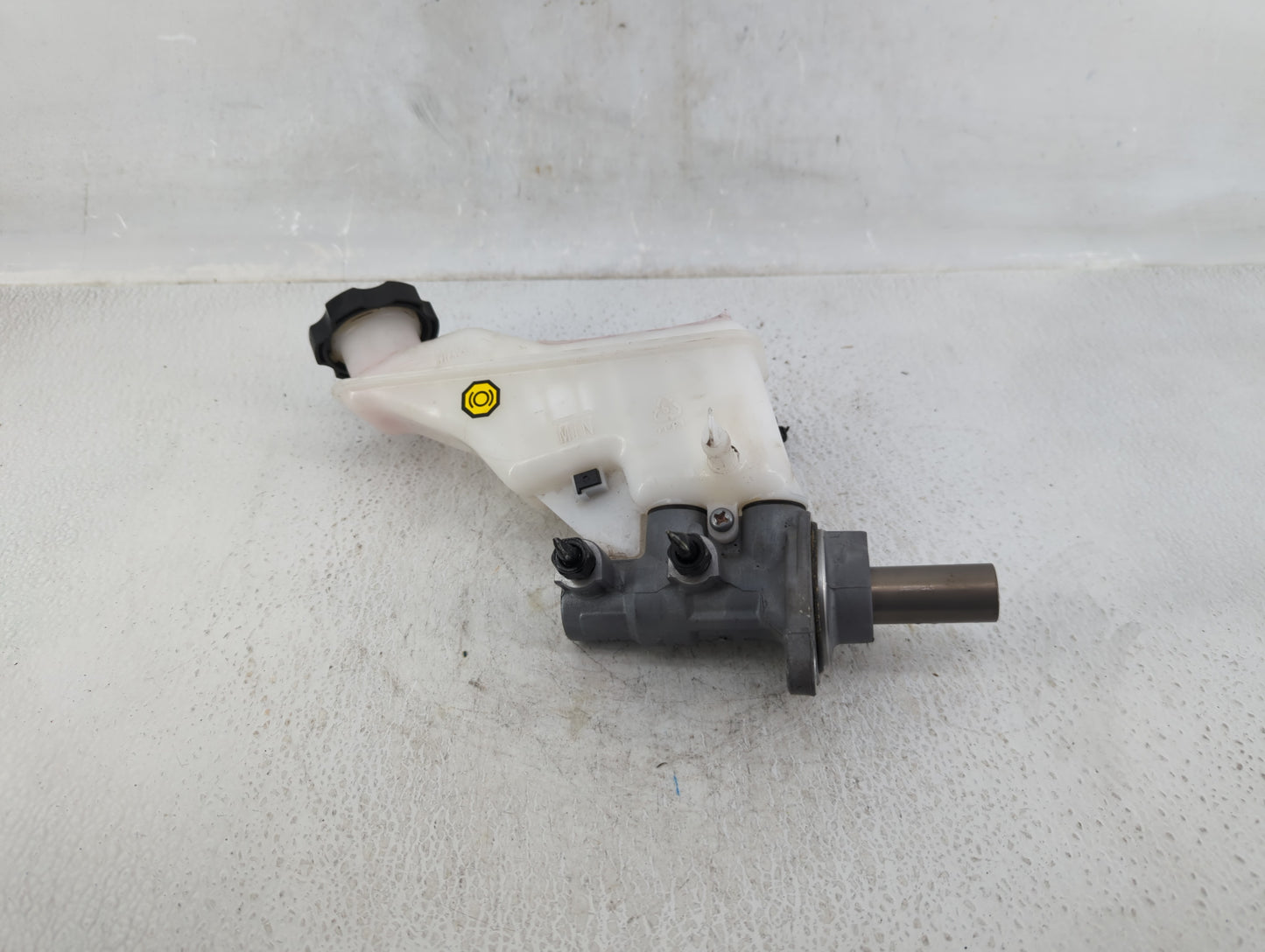 2016-2021 Hyundai Tucson Brake Master Cylinder - Oemusedautoparts1.com
