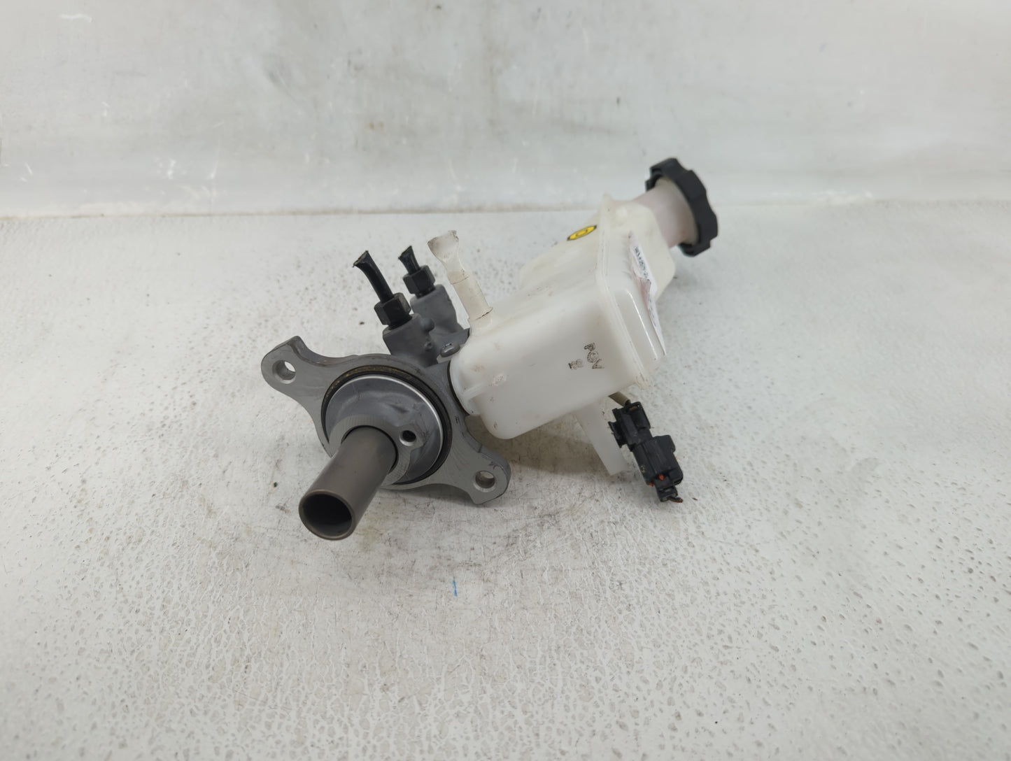 2016-2021 Hyundai Tucson Brake Master Cylinder - Oemusedautoparts1.com
