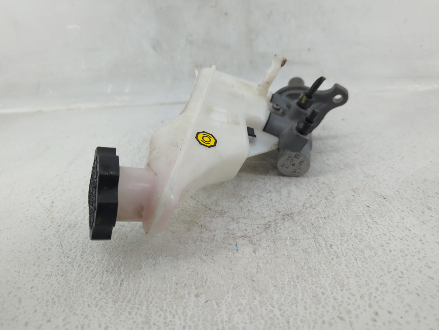 2016-2021 Hyundai Tucson Brake Master Cylinder - Oemusedautoparts1.com