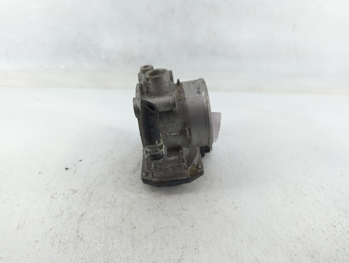 2014-2021 Hyundai Tucson Throttle Body P/N:35100-2E710 Fits Fits 2011 2012 2013 2014 2015 2016 2017 2018 2019 2020 2021 OEM 