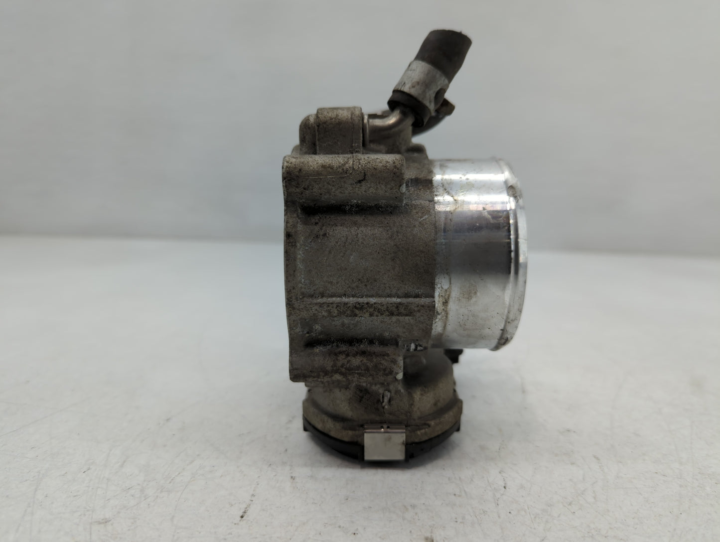 2018-2021 Hyundai Tucson Throttle Body P/N:08014 0 280 750 618 Fits Fits 2015 2016 2017 2018 2019 2020 2021 OEM Used Auto Pa