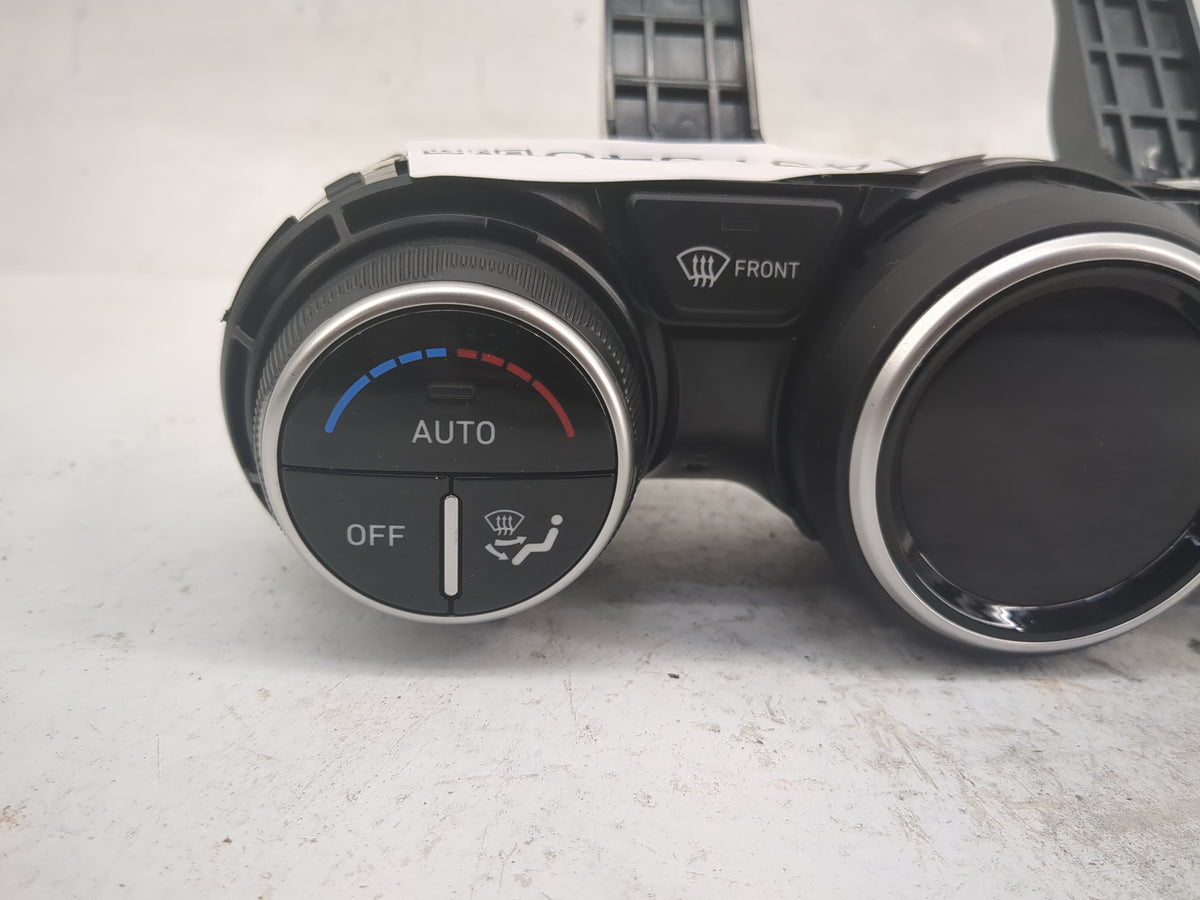 2020 Hyundai Venue Climate Control Module Temperature AC/Heater Replacement P/N:97250-K2390 C20038-2070 Fits OEM Used Auto P