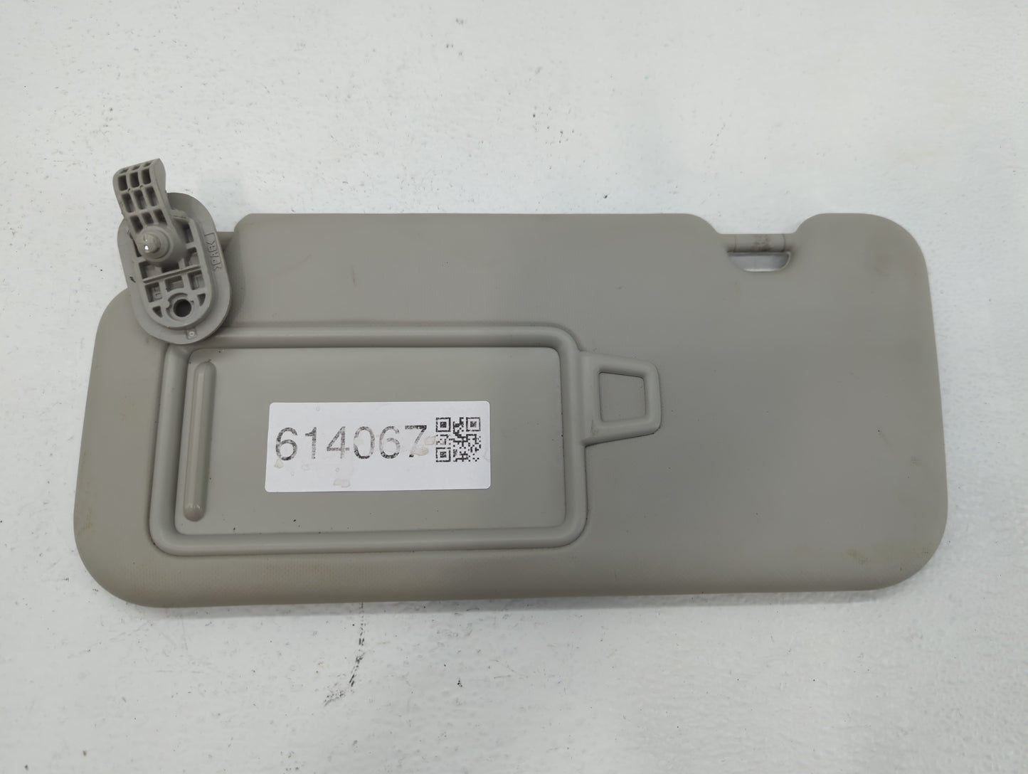 2020 Hyundai Venue Sun Visor Shade Replacement Passenger Right Mirror Fits OEM Used Auto Parts - Oemusedautoparts1.com