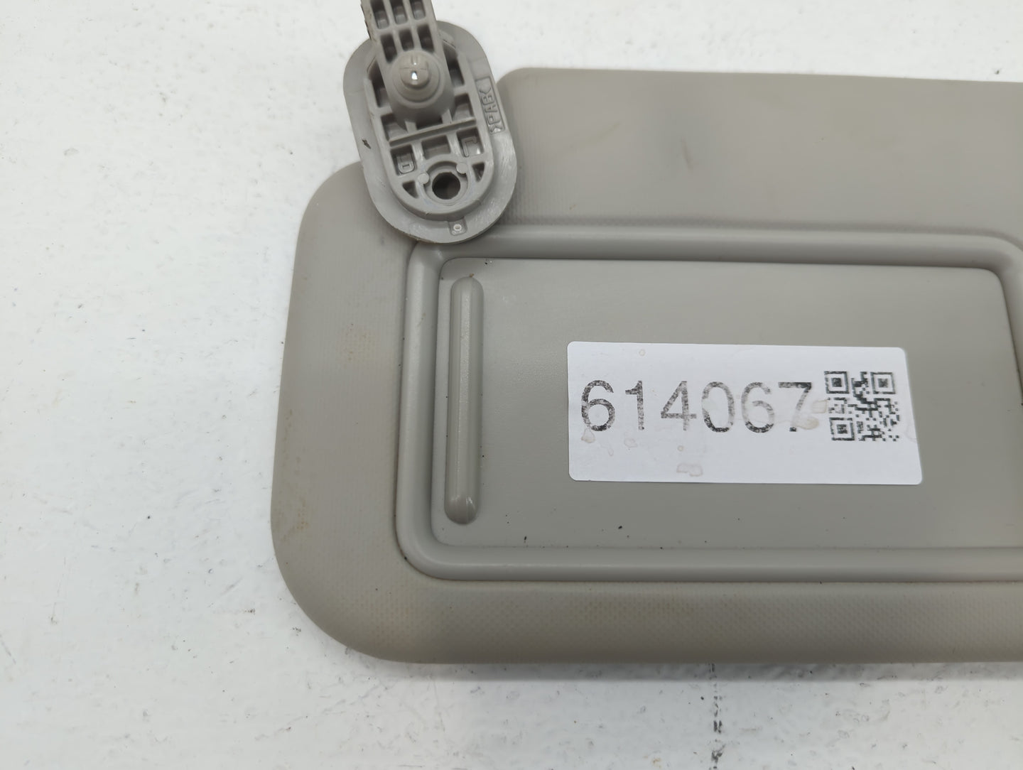 2020 Hyundai Venue Sun Visor Shade Replacement Passenger Right Mirror Fits OEM Used Auto Parts - Oemusedautoparts1.com