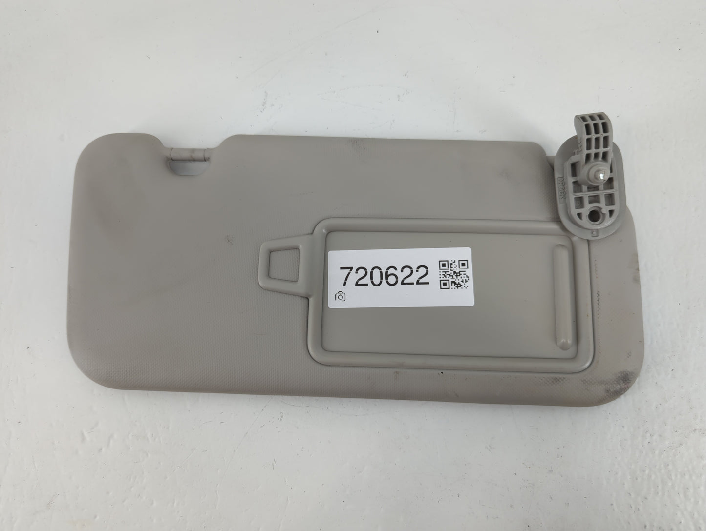 2020 Hyundai Venue Sun Visor Shade Replacement Passenger Right Mirror Fits OEM Used Auto Parts - Oemusedautoparts1.com