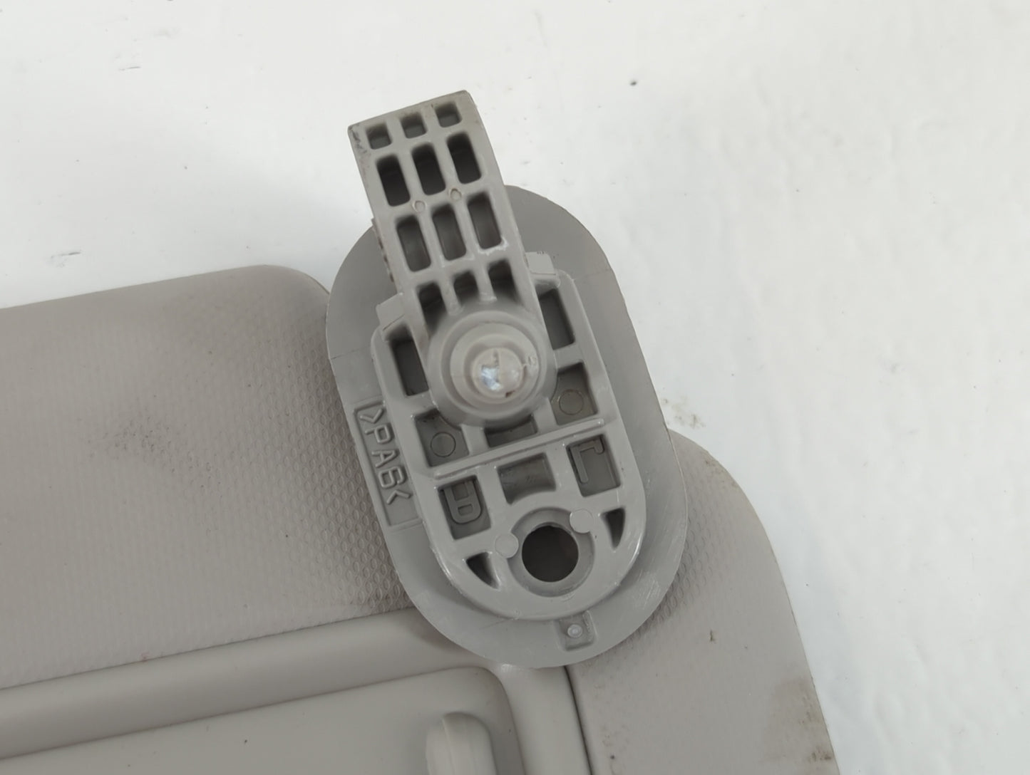 2020 Hyundai Venue Sun Visor Shade Replacement Passenger Right Mirror Fits OEM Used Auto Parts - Oemusedautoparts1.com