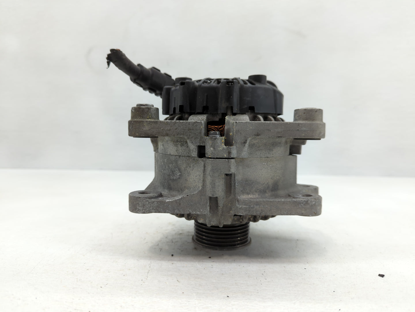 2020 Hyundai Venue Alternator Replacement Generator Charging Assembly Engine OEM P/N:37300-2M317 2715560 Fits OEM Used Auto 