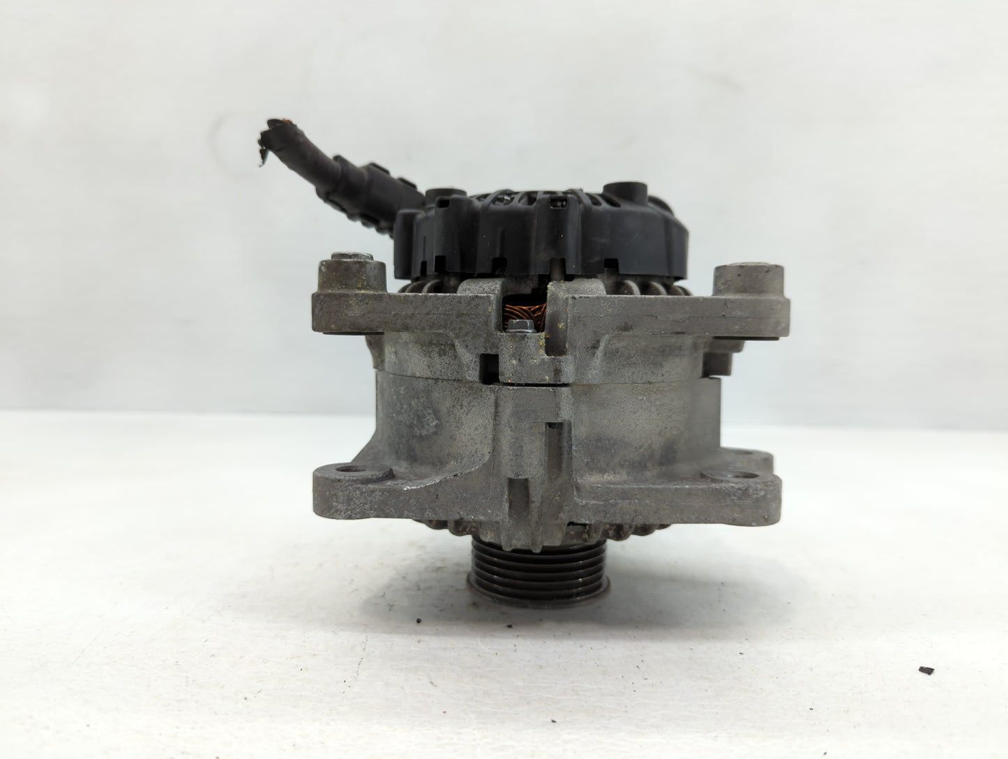 2020 Hyundai Venue Alternator Replacement Generator Charging Assembly Engine OEM P/N:37300-2M317 2715560 Fits OEM Used Auto 