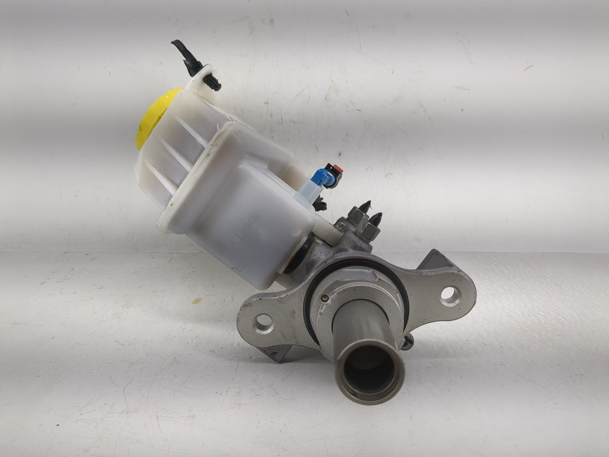 2019-2022 Jeep Cherokee Brake Master Cylinder 1220674 - Oemusedautoparts1.com