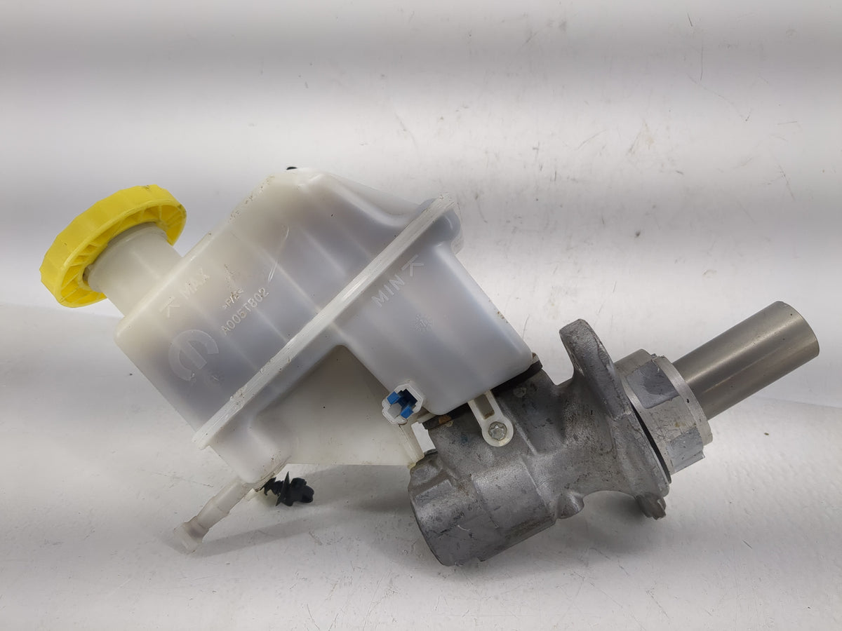 2019-2022 Jeep Cherokee Brake Master Cylinder 1220674 - Oemusedautoparts1.com