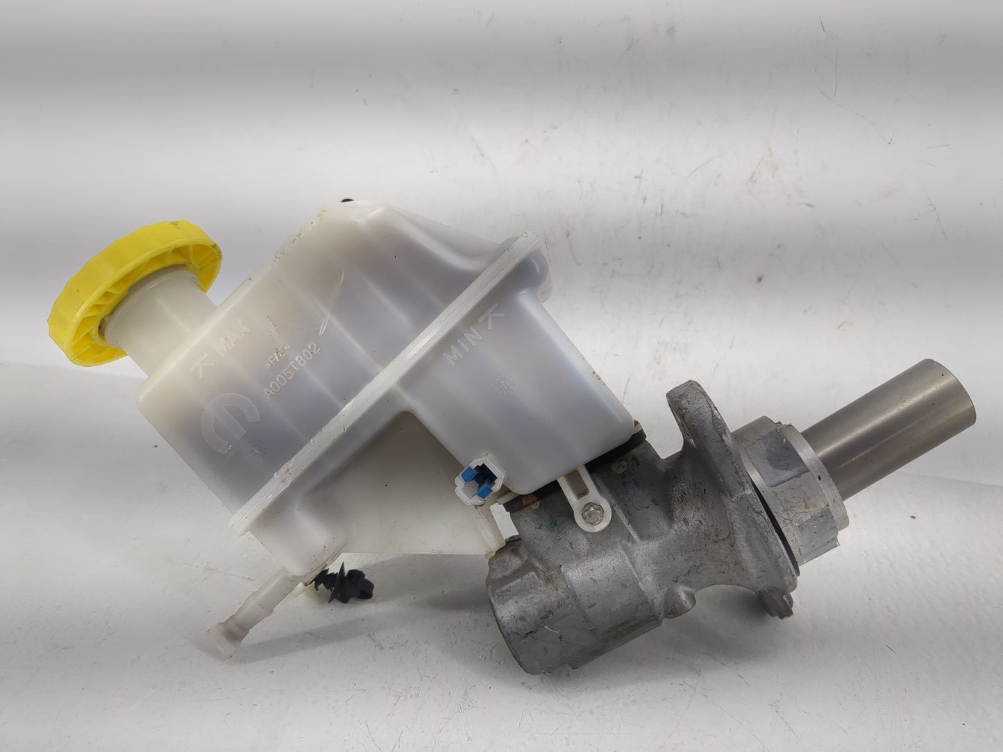 2019-2022 Jeep Cherokee Brake Master Cylinder - Oemusedautoparts1.com