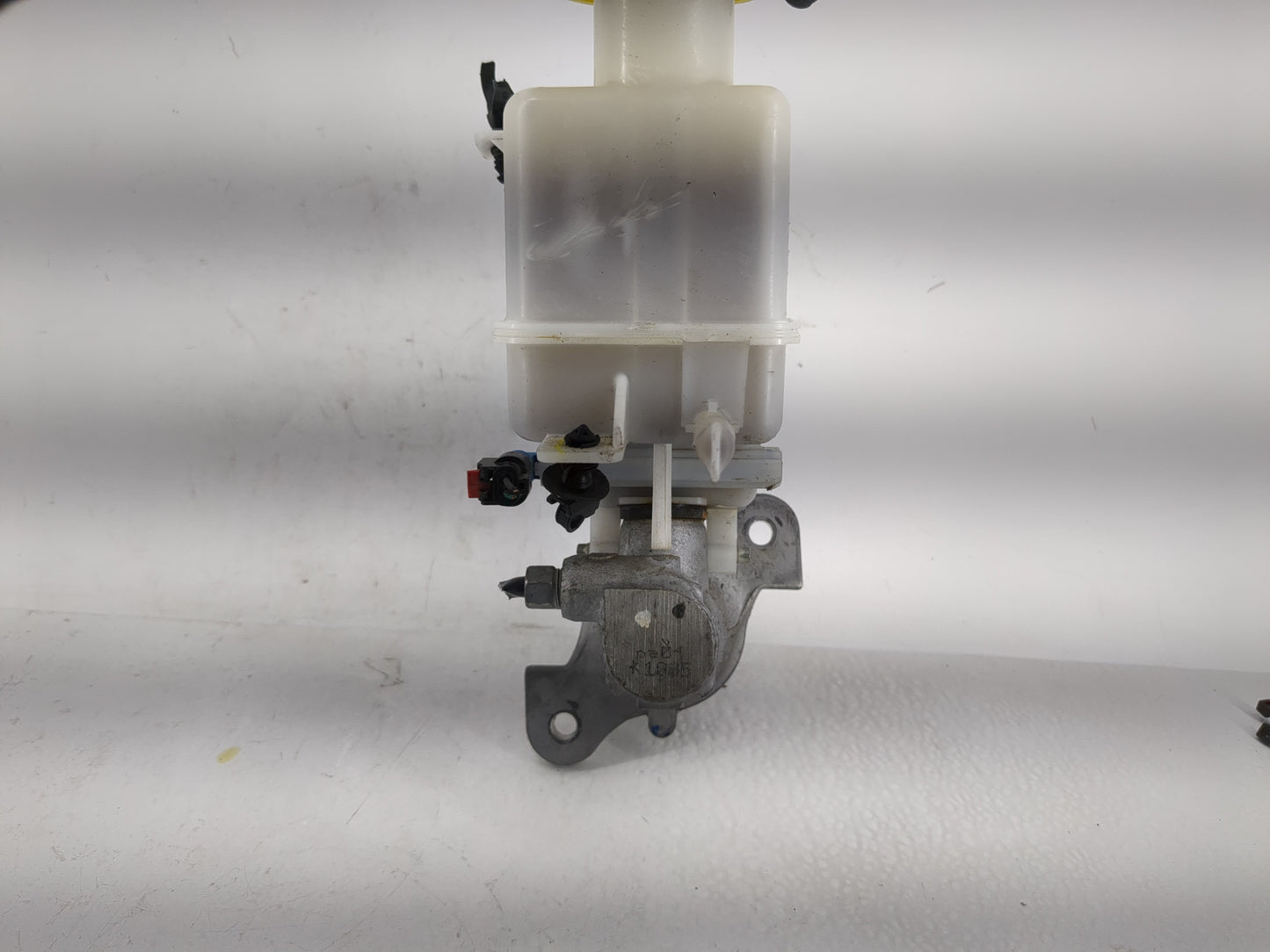 2019-2022 Jeep Cherokee Brake Master Cylinder - Oemusedautoparts1.com