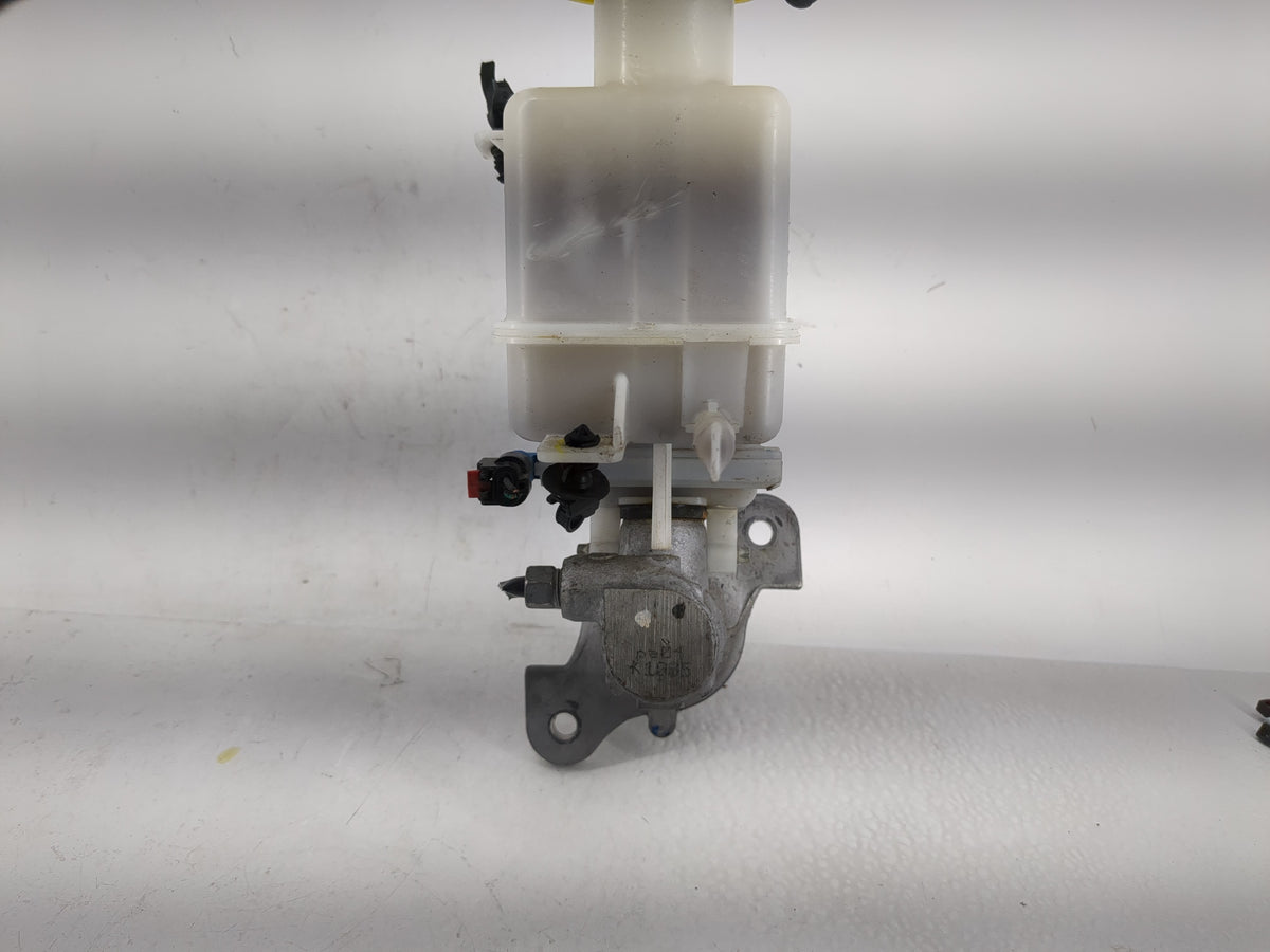 2019-2022 Jeep Cherokee Brake Master Cylinder 1220674 - Oemusedautoparts1.com
