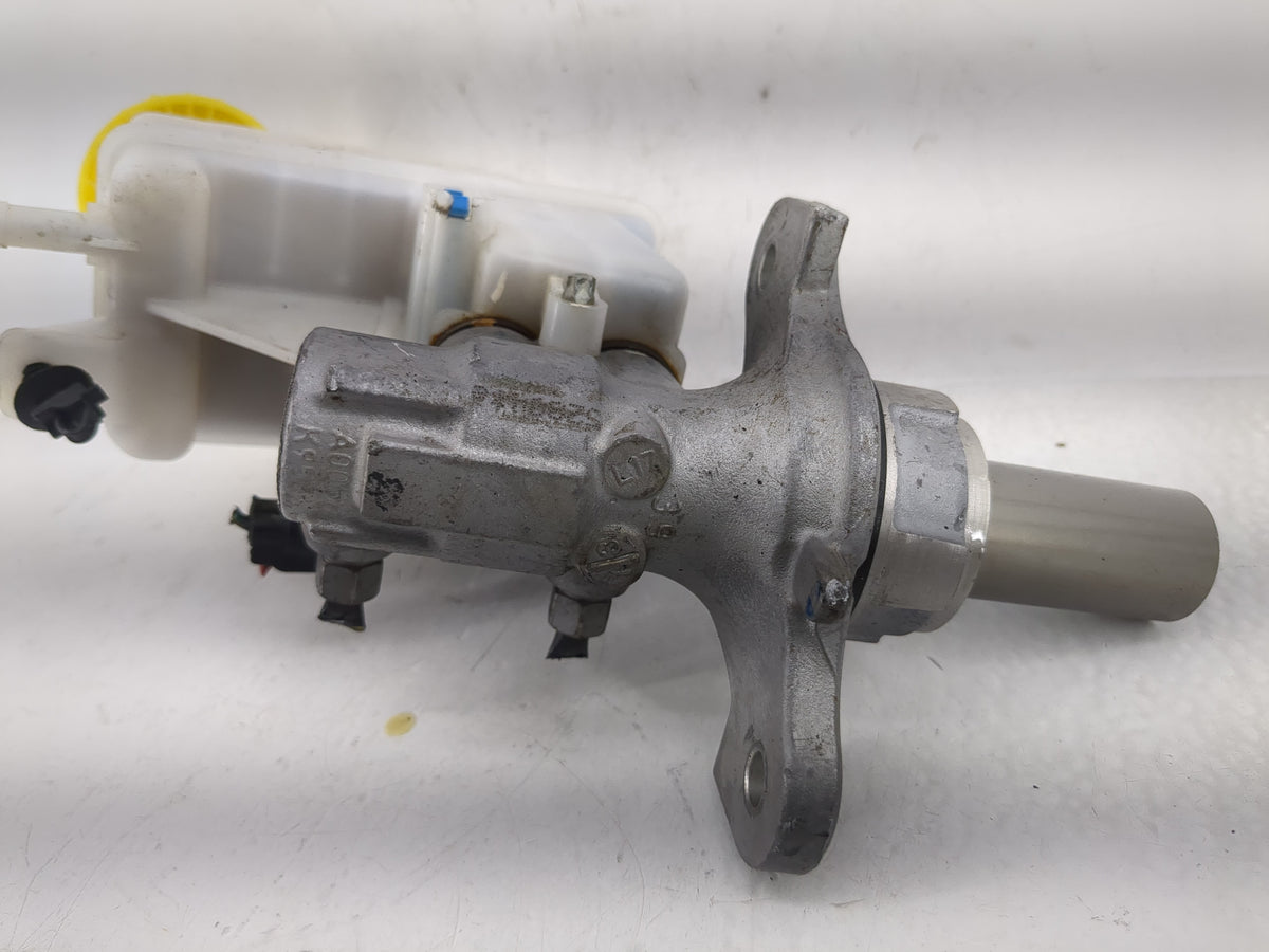 2019-2022 Jeep Cherokee Brake Master Cylinder 1220674 - Oemusedautoparts1.com