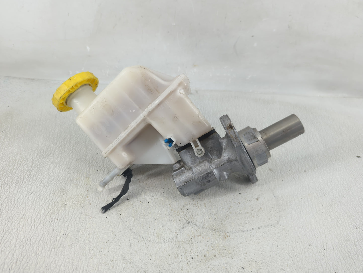 2019-2022 Jeep Cherokee Brake Master Cylinder - Oemusedautoparts1.com