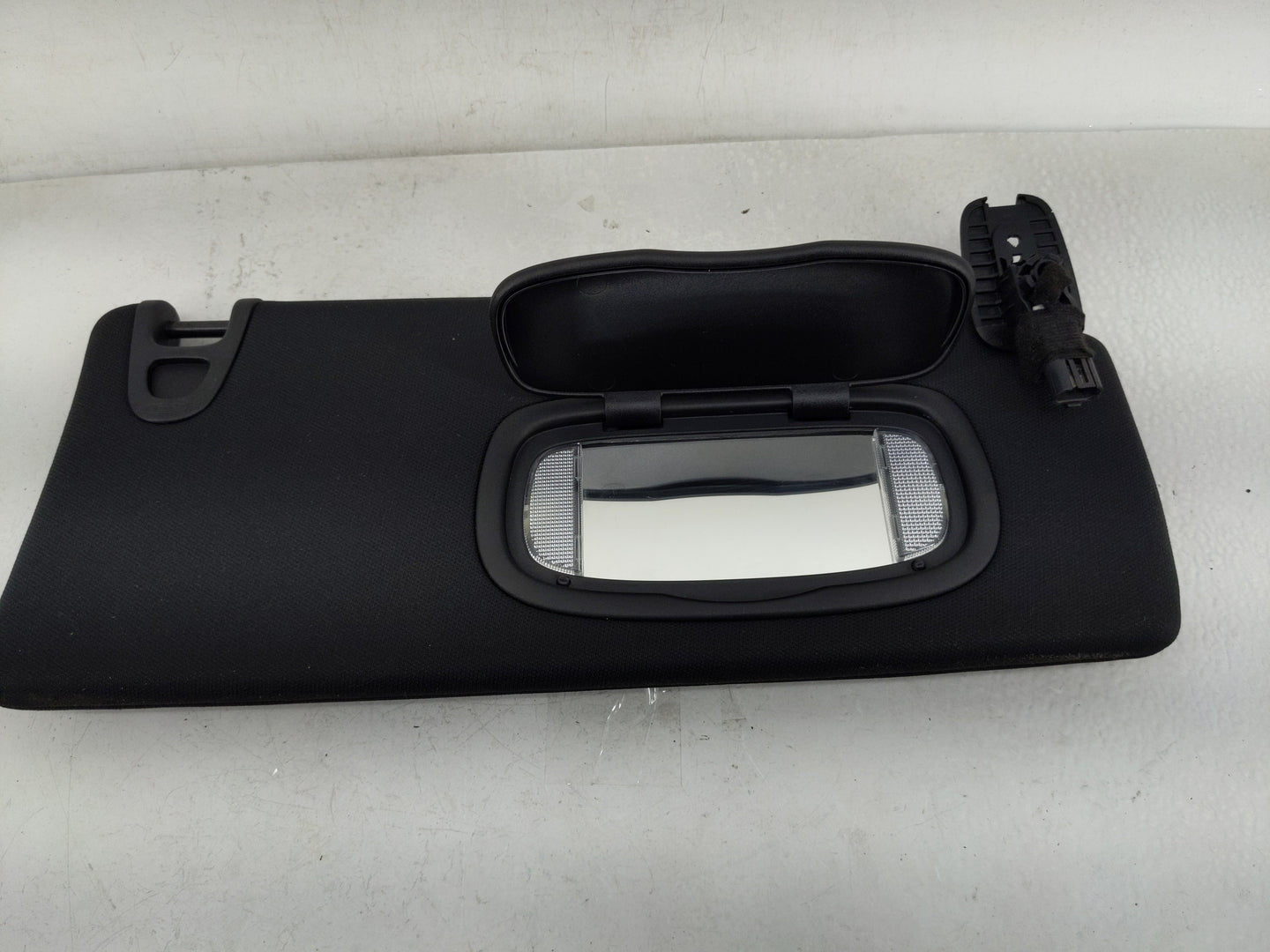 2019-2022 Jeep Cherokee Sun Visor Shade Replacement Passenger Right Mirror Fits Fits 2019 2020 2021 2022 OEM Used Auto Parts