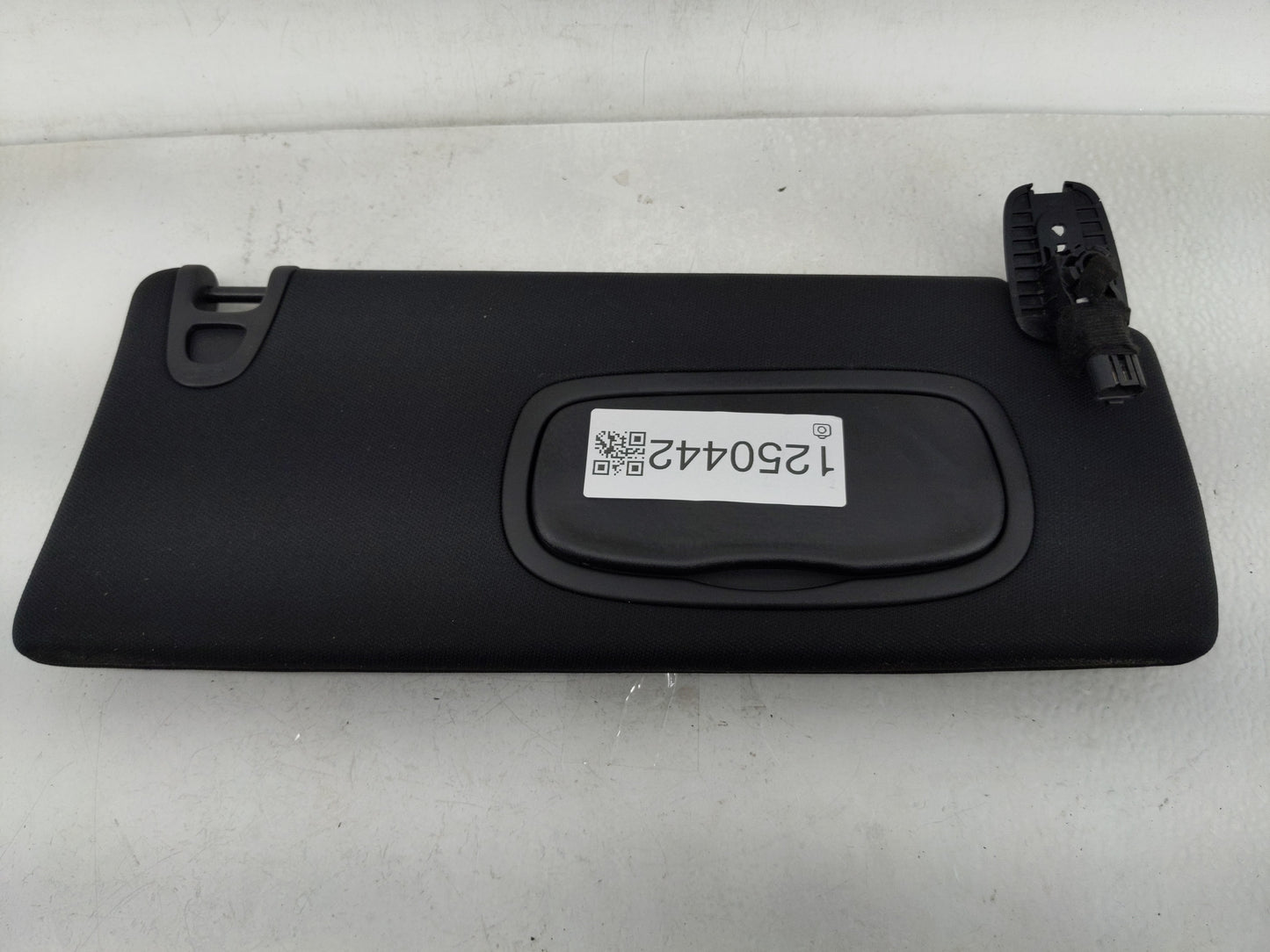 2019-2022 Jeep Cherokee Sun Visor Shade Replacement Passenger Right Mirror Fits Fits 2019 2020 2021 2022 OEM Used Auto Parts