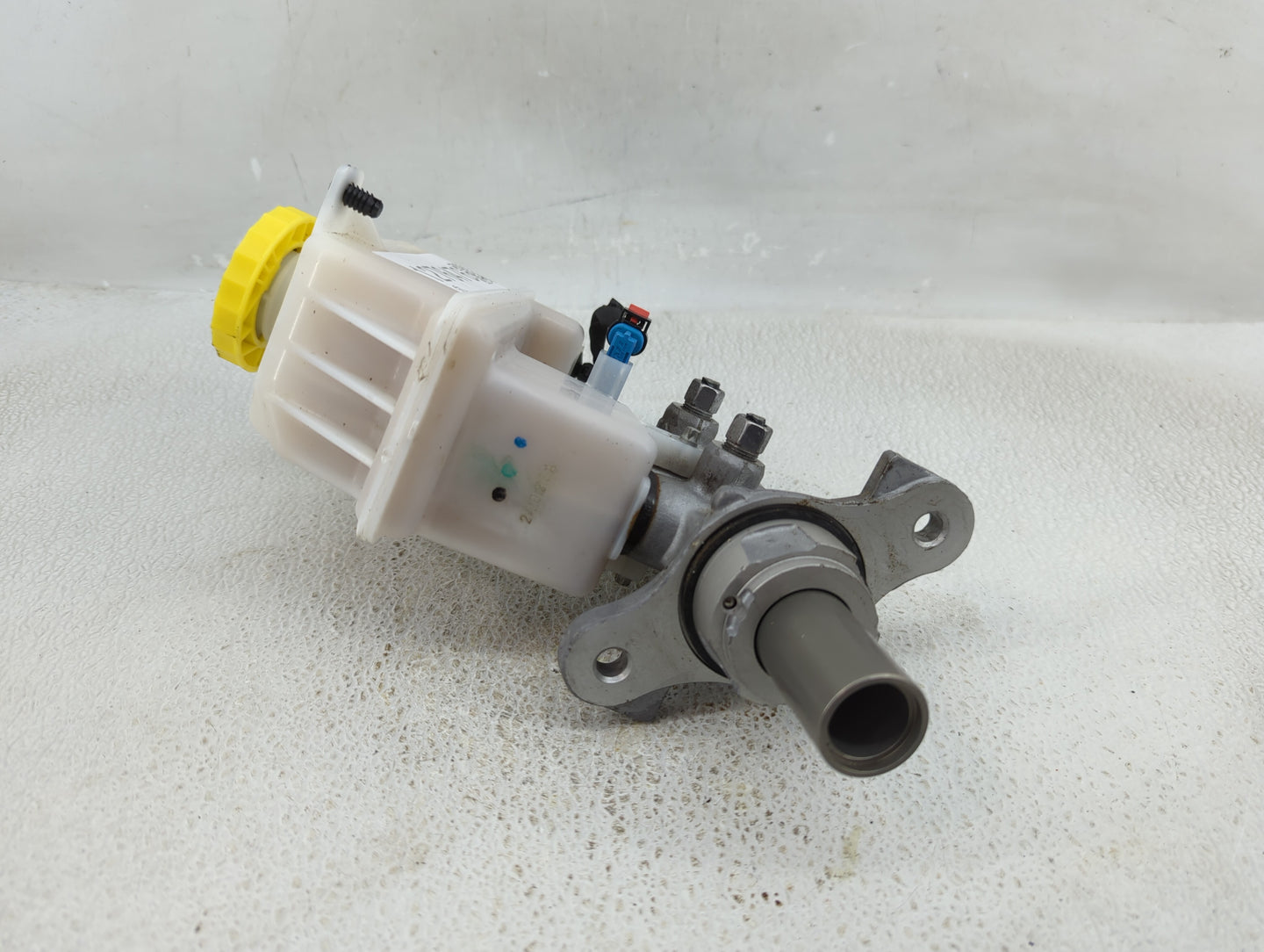 2019-2022 Jeep Cherokee Brake Master Cylinder - Oemusedautoparts1.com
