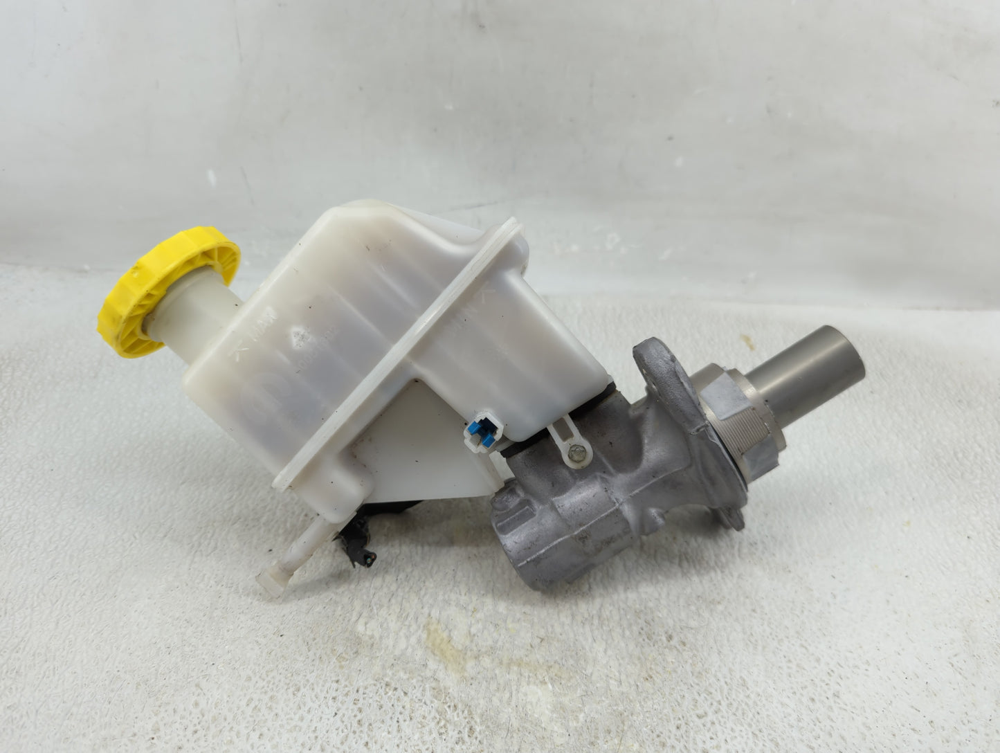 2019-2022 Jeep Cherokee Brake Master Cylinder - Oemusedautoparts1.com