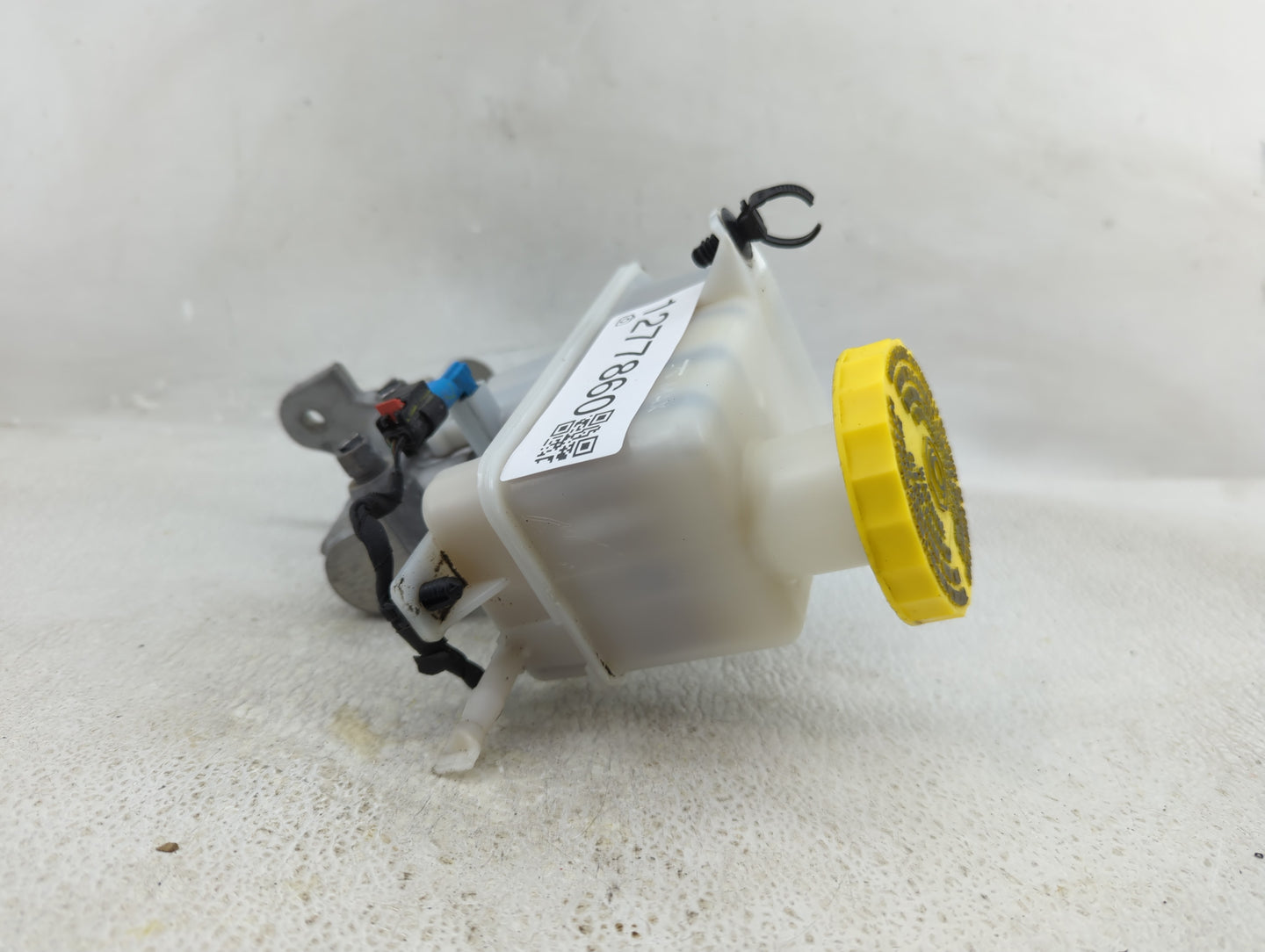 2019-2022 Jeep Cherokee Brake Master Cylinder - Oemusedautoparts1.com