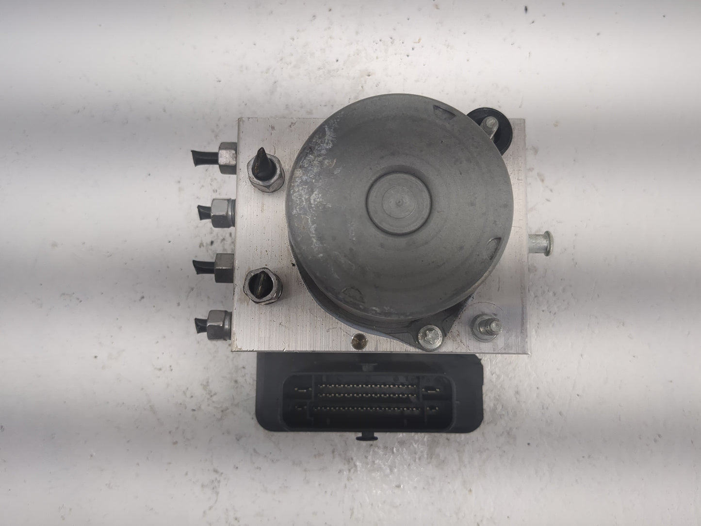 2021-2022 Jeep Cherokee ABS Pump Control Module Replacement P/N:P68477674AB 68477674AB, 5263100 Fits Fits 2021 2022 OEM Used