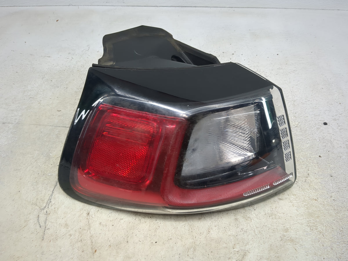 2019-2022 Jeep Cherokee Tail Light Assembly Driver Left OEM P/N:68275961AG 68275959AE Fits Fits 2019 2020 2021 2022 OEM Used