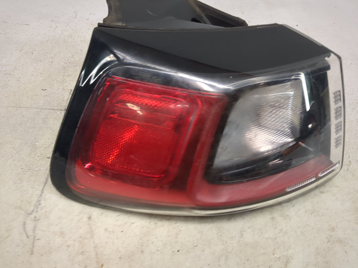 2019-2022 Jeep Cherokee Tail Light Assembly Driver Left OEM P/N:68275961AG 68275959AE Fits Fits 2019 2020 2021 2022 OEM Used