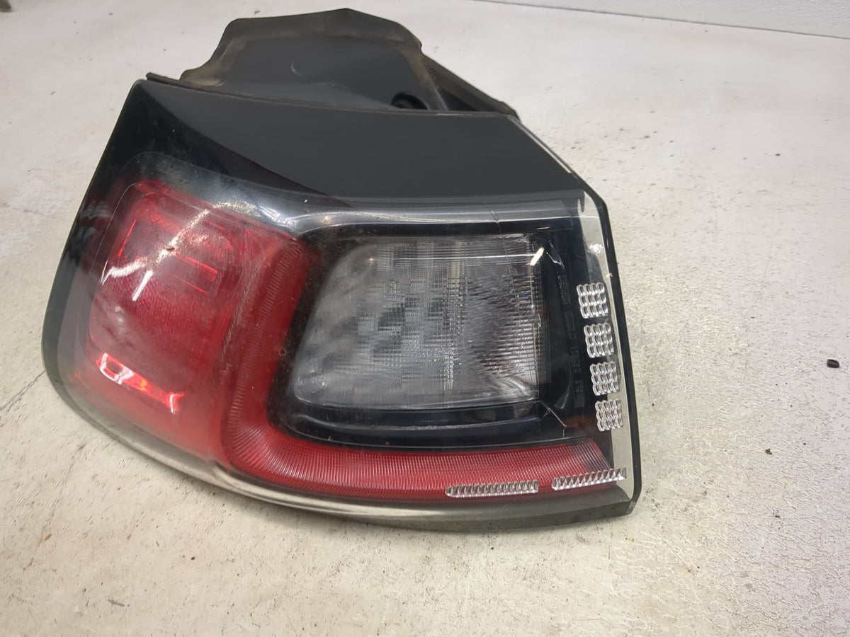 2019-2022 Jeep Cherokee Tail Light Assembly Driver Left OEM P/N:68275961AG 68275959AE Fits Fits 2019 2020 2021 2022 OEM Used