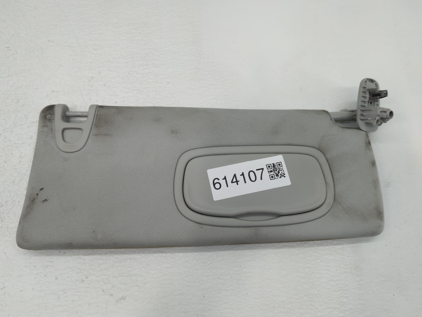 2019-2022 Jeep Cherokee Sun Visor Shade Replacement Passenger Right Mirror Fits Fits 2019 2020 2021 2022 OEM Used Auto Parts