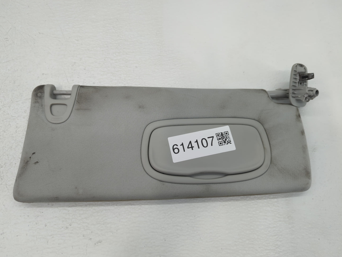 2019-2022 Jeep Cherokee Sun Visor Shade Replacement Passenger Right Mirror Fits Fits 2019 2020 2021 2022 OEM Used Auto Parts