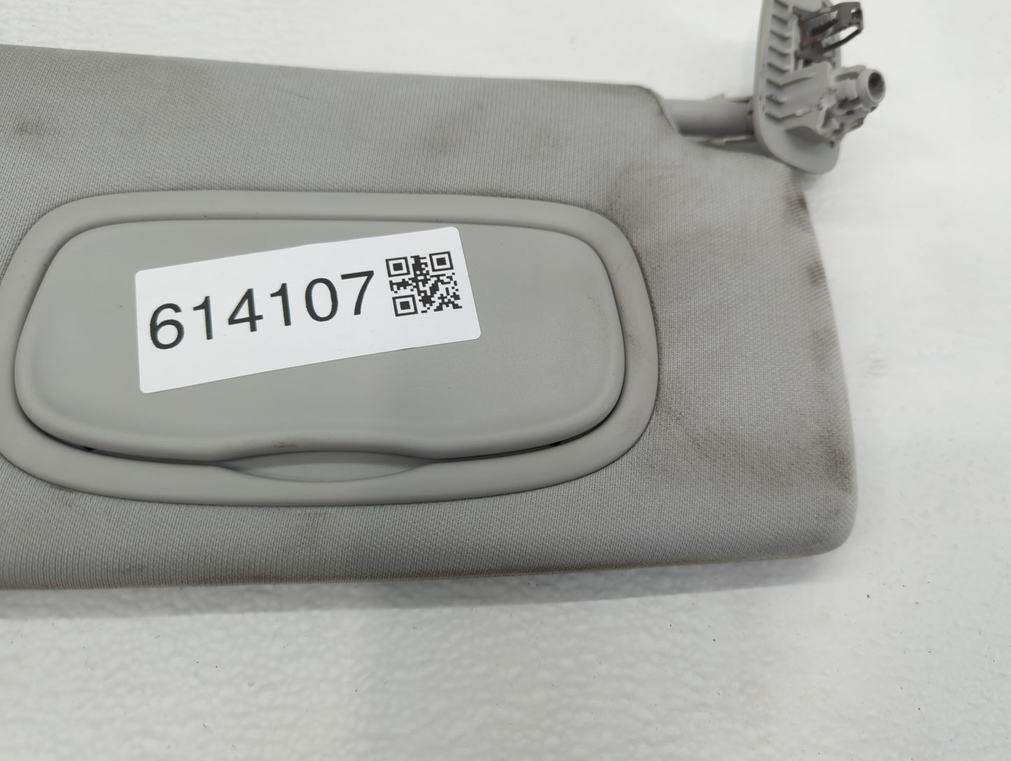 2019-2022 Jeep Cherokee Sun Visor Shade Replacement Passenger Right Mirror Fits Fits 2019 2020 2021 2022 OEM Used Auto Parts