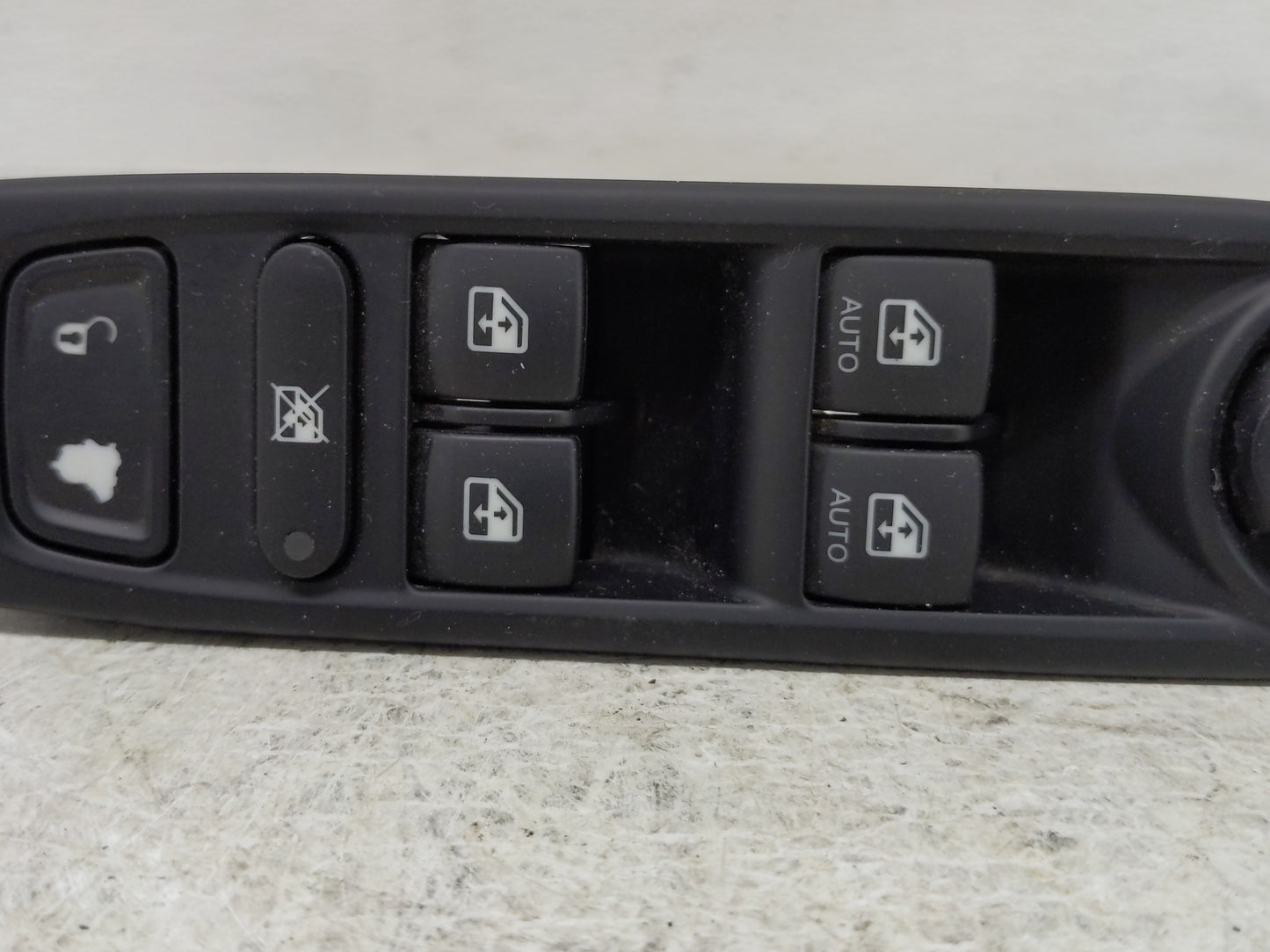 2021 Jeep Compass Master Power Window Switch Replacement Driver Side Left P/N:30171088 P6BZ27LXHAA Fits OEM Used Auto Parts 