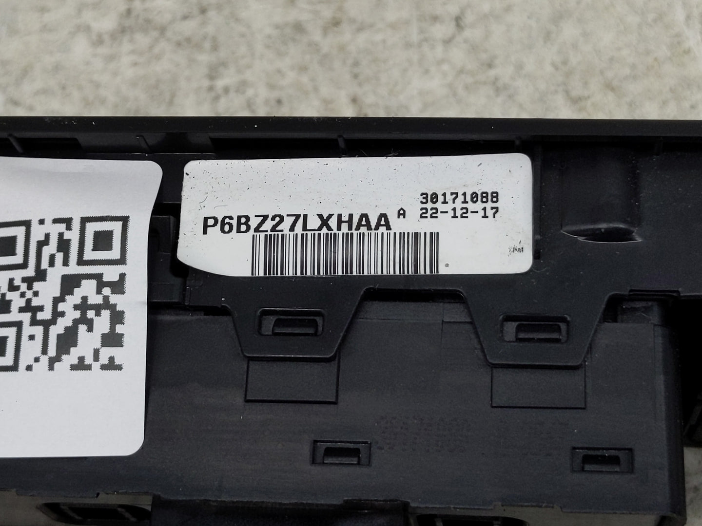 2021 Jeep Compass Master Power Window Switch Replacement Driver Side Left P/N:30171088 P6BZ27LXHAA Fits OEM Used Auto Parts 
