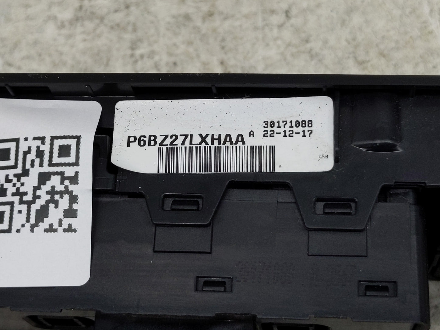 2021 Jeep Compass Master Power Window Switch Replacement Driver Side Left P/N:30171088 P6BZ27LXHAA Fits OEM Used Auto Parts 